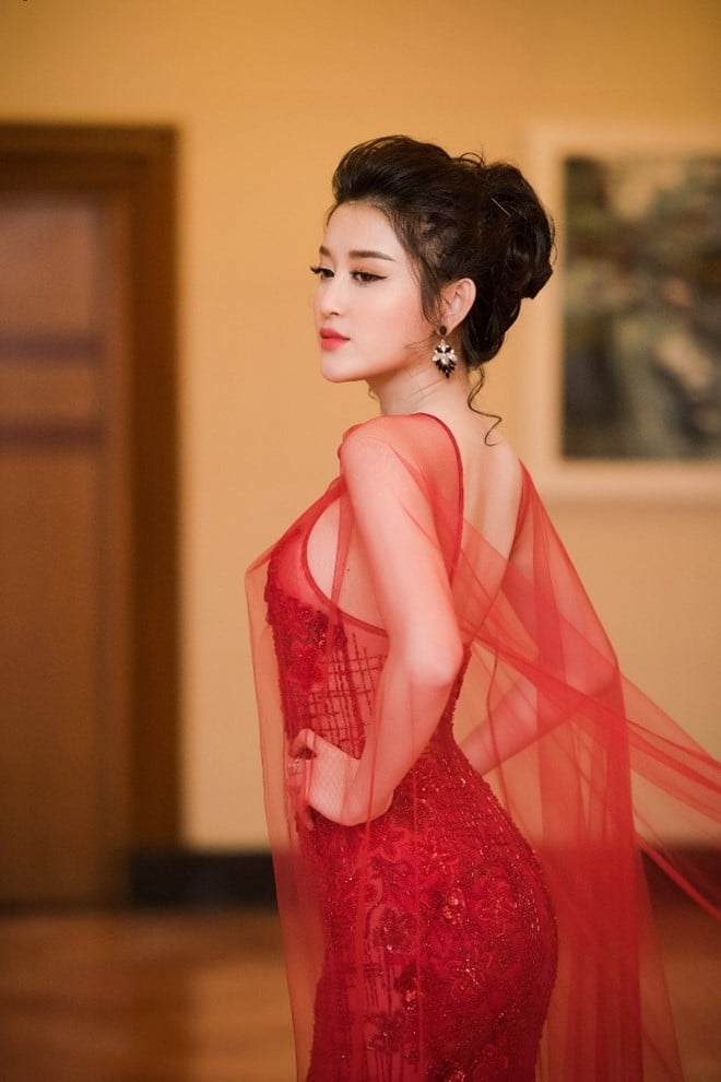 A hau Huyen My cuon hut voi dam xuyen thau hinh anh 6