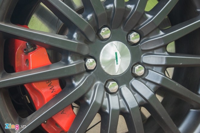 Aston Martin DB9 Volante ra bien trang tai Sai Gon hinh anh 10