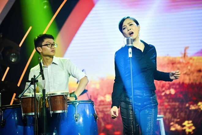 Elvis Phuong phong do tren san khau du 71 tuoi hinh anh 9
