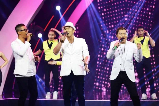 Elvis Phuong phong do tren san khau du 71 tuoi hinh anh 10