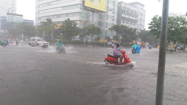 Nhiều tuyến đường của Đà Nẵng bị ngập mỗi khi trời mưa