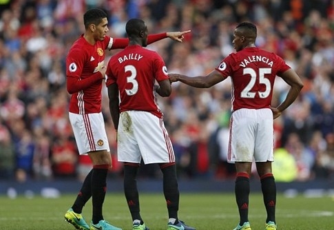 Mourinho bắt tân binh của M.U đi học thêm tiếng Anh - ảnh 2