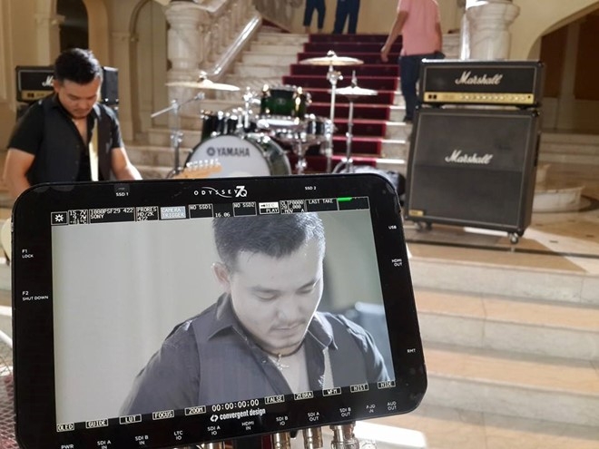 Buc Tuong van chuan bi qua sinh nhat cho Tran Lap hinh anh 3
