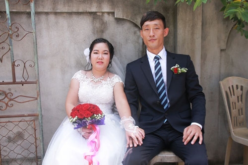 chuyen tinh dep cua cap doi gai viet trai han cam diec bam sinh hinh anh 1