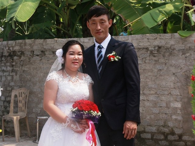 chuyen tinh dep cua cap doi gai viet trai han cam diec bam sinh hinh anh 3