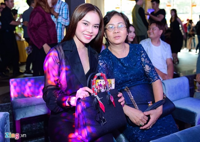 Ha Ho noi bat voi cay hang hieu trong su kien hinh anh 11