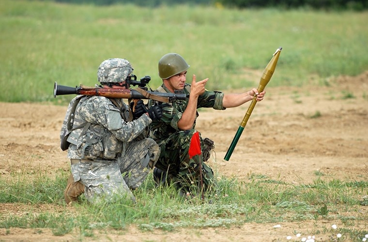 Kinh ngac: Quan doi My dung sung chong tang RPG-7 