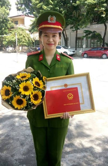 nu-sinh-kep-co-3-thanh-nien-la-thu-khoa-truong-canh-sat-2