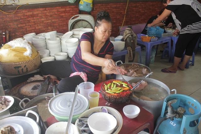 Bà Thảo cho rằng, tính cách của bà nóng nảy lại gặp nhiều khách có những đòi hỏi trên trời nên mới nói những câu có phần khó nghe