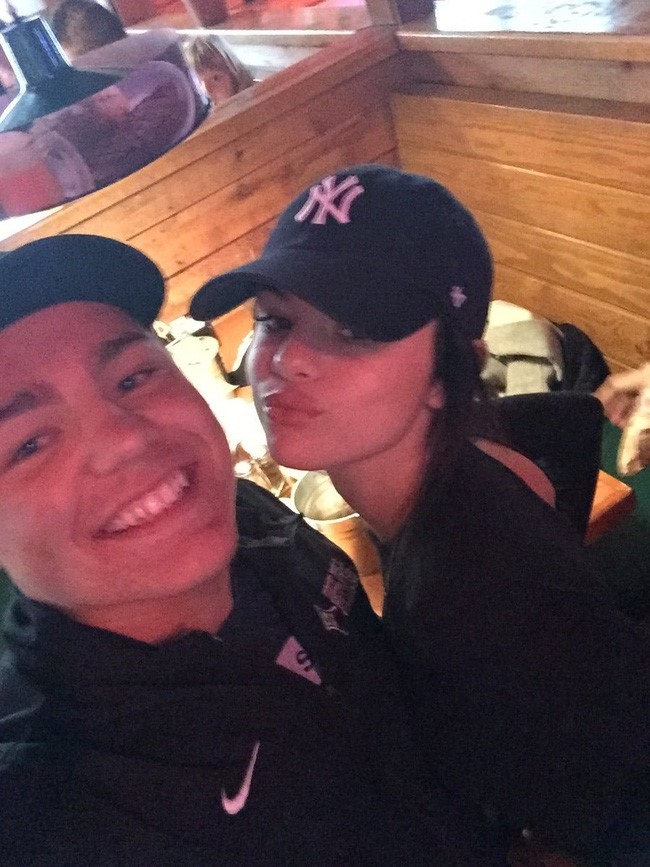 Selena Gomez lan dau xuat hien sau thoi gian dai tri benh hinh anh 1