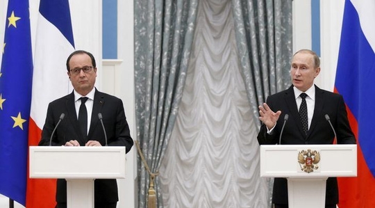  Tổng thống Pháp Hollande (trái) và người đồng cấp Nga Putin. Ảnh: Reuters 