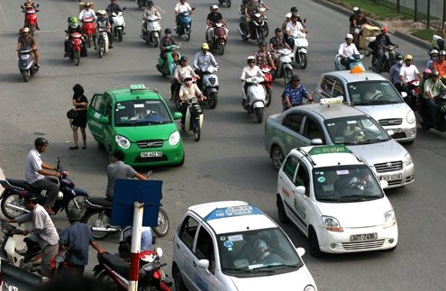 500-tai-xe-taxi-bi-phat-do-chay-xe-lien-tuc-tren-4-gio
