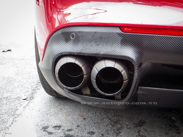 Đầu tiên, để mang đến uy lực gầm rú trên phố cũng như phù hợp với khối động cơ V12, dung tích 6.3 lít đã được mở vòng tua giới hạn tốc độ tối đa, siêu xe này được trang bị cặp ống xả hàng độ của Innotech, từ đó, mang đến tiếng thở như những chiếc xe đua công thức 1.