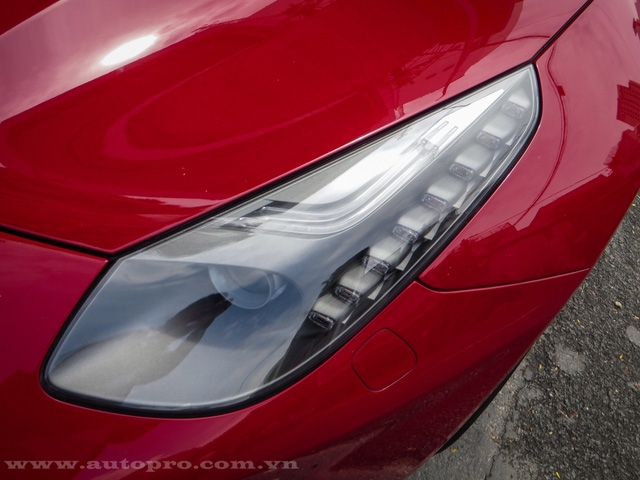 Tại thị trường Mỹ, Ferrari F12 Berlinetta được bán với giá khởi điểm 315.888 USD, tuy nhiên các đại gia Việt phải bỏ ra hầu bao gấp 2 đến 3 lần mức giá trên do cách tính thuế cao.