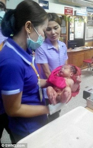 Cậu bé được mang đến bệnh viện và sống sót một cách thần kỳ