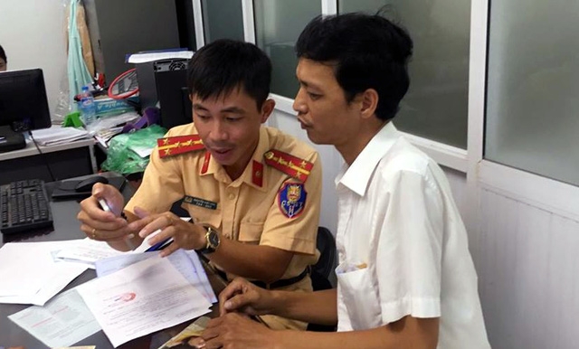  Tài xế xe vi phạm được xem lại hình ảnh vi phạm của mình. 