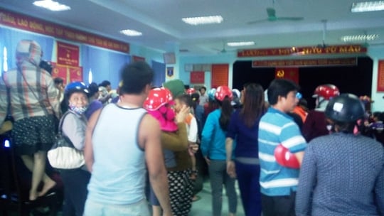 Sự việc thu hút hàng trăm người hiếu kì theo dõi