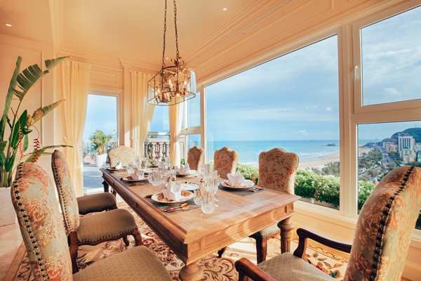 noi-that-an-tuong-trong-penthouse-trieu-do-cua-ha-kieu-anh-2