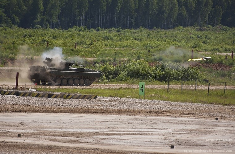 Vi sao BMP-2 loi thoi cua Nga 