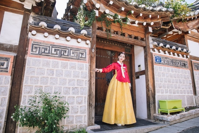 Chi Pu mặc Hanbok chụp ảnh cùng Á hậu Hàn Quốc