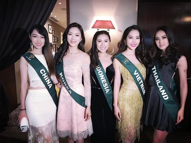 Nam Em dien lai vay cua Pham Huong du tiec o Miss Earth hinh anh 3