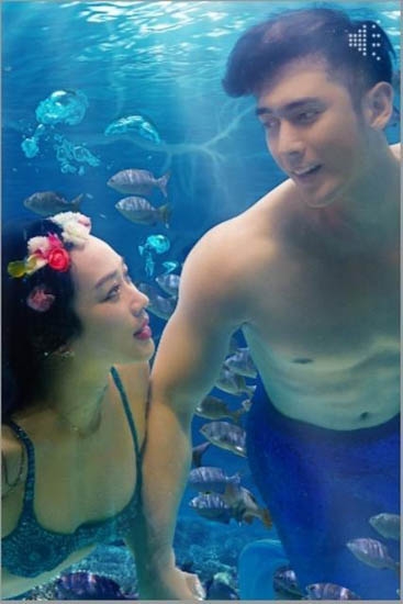 bom-sex-goc-viet-hoa-than-thanh-nguoi-ca-trong-thiep-cuoi-1