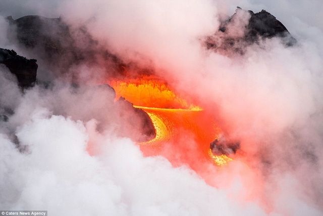 Núi lửa Kilauea đã nằm ngủ yên trong suốt 30 năm, từ 1952 đến 1982, đến năm 1983, ngọn núi lửa này bắt đầu tiếp tục phun trào trở lại. Hiện tại, Kilauea đang trong thời kỳ hoạt động và thu hút rất đông nhiếp ảnh gia tới chụp hình.
