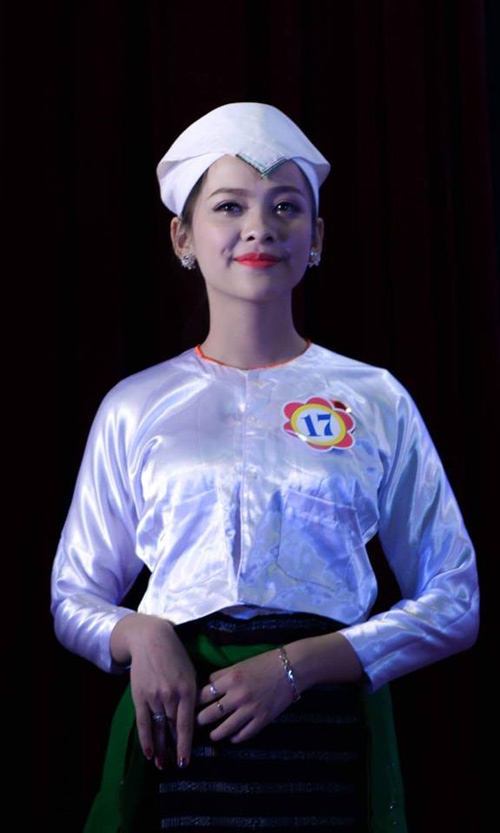 co gai cham dep hut hon voi vay cuoi lam tu giay an hinh anh 6