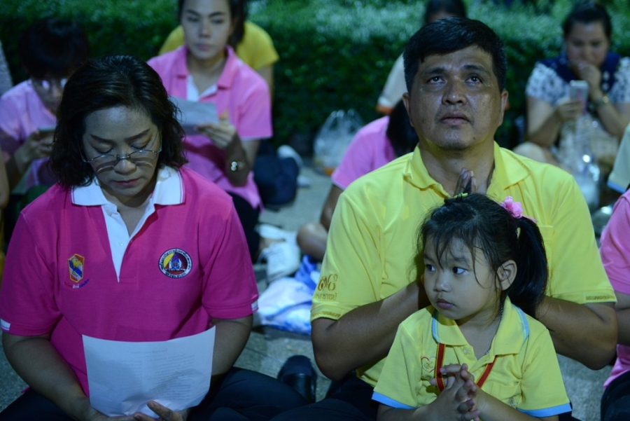 Dan Thai Lan va vat o benh vien cau nguyen cho vua hinh anh 4