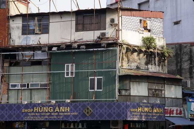 Mặt tiền phía trên ngôi nhà mặt phố Hàng Da