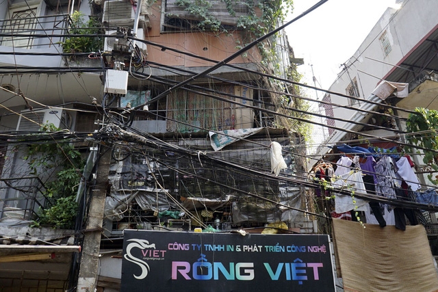  Tầng 2 một ngôi nhà ở phố Đào Duy Từ. 