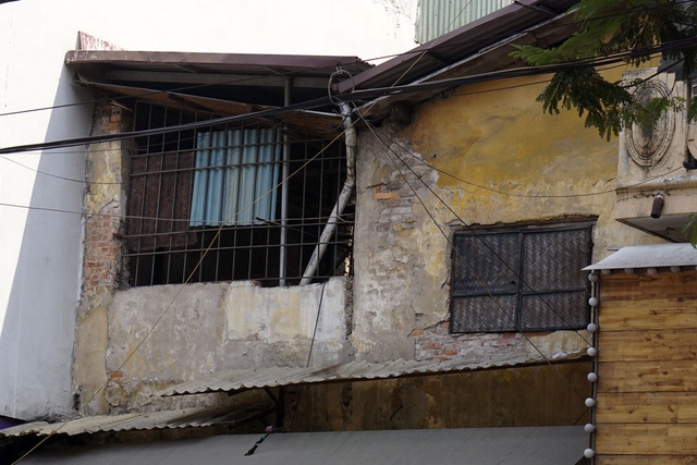 Tầng 2 ngôi nhà mặt tiền phố Nguyễn Hữu Huân.
