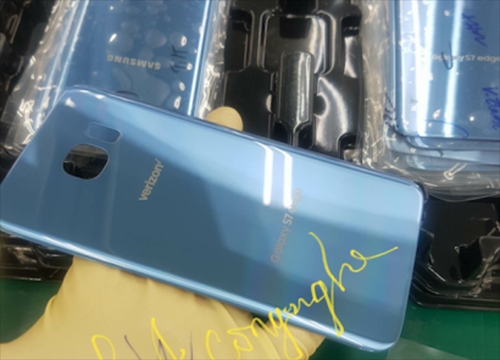  Vỏ màu xanh san hô của S7 edge xuất hiện tại Việt Nam. Ảnh: Samsungvn.