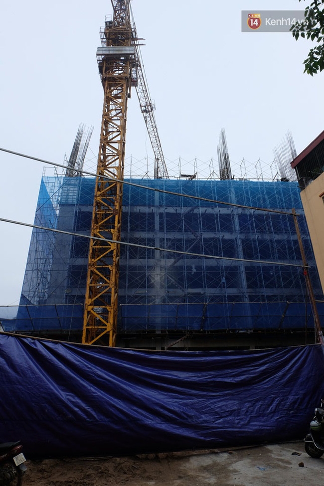 Giây phút giàn giáo công trình đổ sập khiến 6 người thương vong - Ảnh 1.
