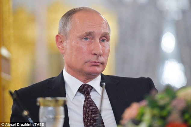 Putin yeu cau quan chuc Nga dua nguoi than ve nuoc hinh anh 1
