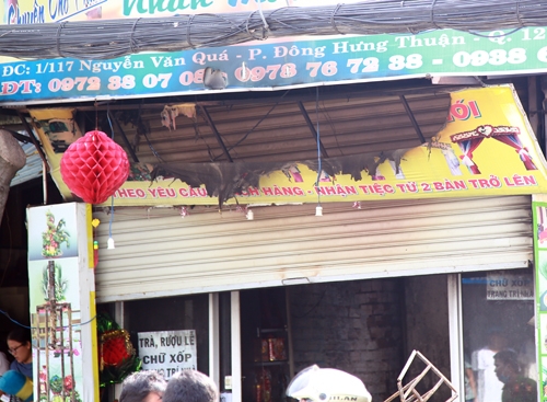 be-gai-va-cha-me-chet-trong-tiem-do-cuoi-nghi-do-chap-dien