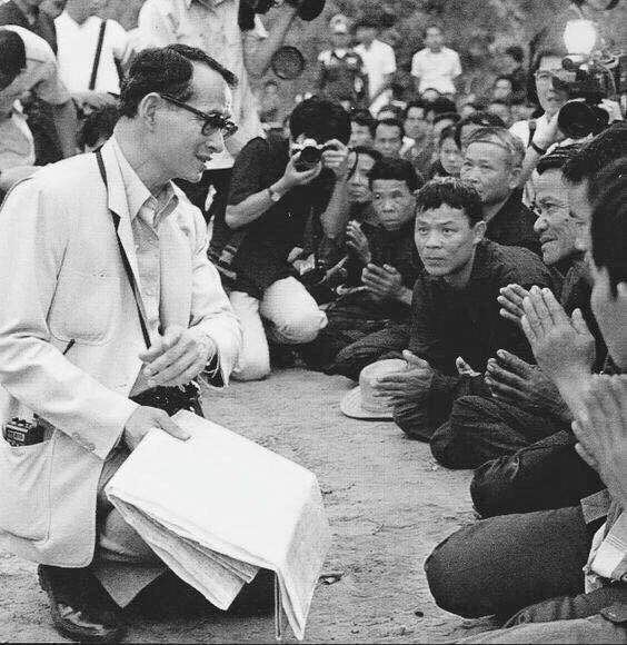 Bhumibol Adulyadej - trai tim, linh hon cua nguoi dan Thai hinh anh 10