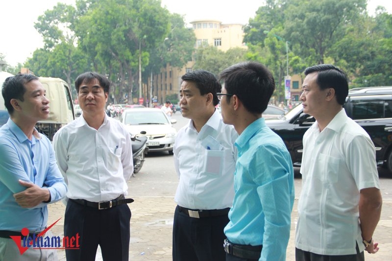 Nhà vệ sinh, nhà vệ sinh công cộng, Chủ tịch, UBND Hà Nội