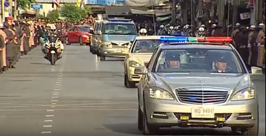 Doan xe cho linh cuu quoc vuong Thai Lan ve toi Hoang cung hinh anh 3