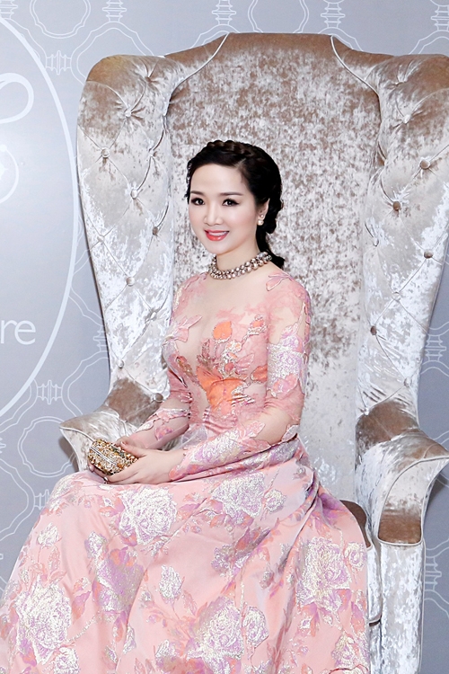 giang-my-ngoisieu-xe-16-ty-du-tiec-o-khach-san-6-sao