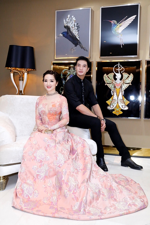 giang-my-ngoisieu-xe-16-ty-du-tiec-o-khach-san-6-sao-7
