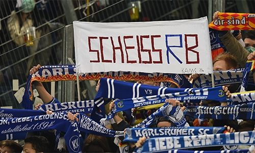 vi-sao-doi-bong-7-nam-thang-nam-hang-bi-ty-chay-o-bundesliga-2