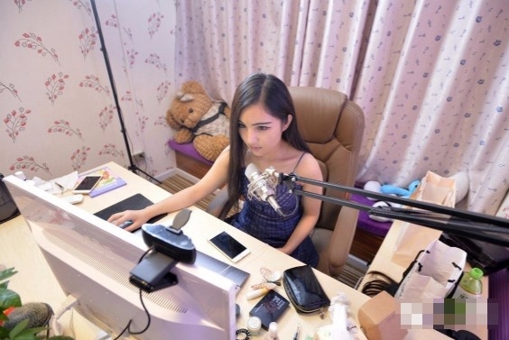 Hon 1.000 MC Trung Quoc bi mat viec vi clip goi duc hinh anh 1