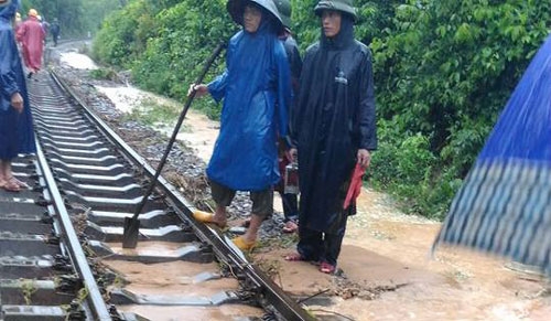 hoãn chuyến, đường sắt, mưa lũ, ga sài gòn, lịch chạy tàu, quảng bình