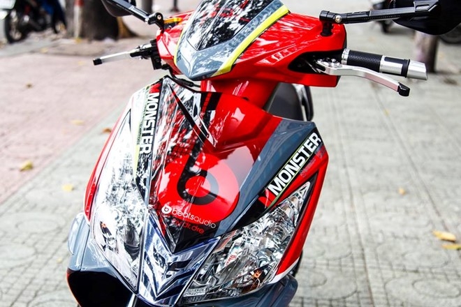 Honda Air Blade 110 son dan vo phong cach tai nghe Beats hinh anh 3