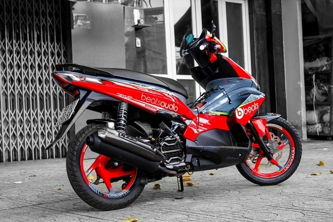 Honda Air Blade 110 son dan vo phong cach tai nghe Beats hinh anh 5