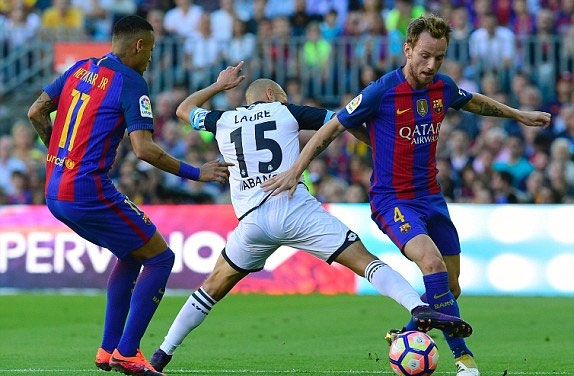 messi-chi-mat-bon-phut-de-ghi-ban-barca-dai-thang-deportivo-page-2-1