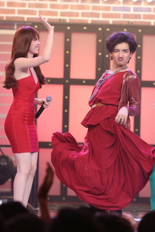 Phi Thanh Vân 'hành hạ' Vân Sơn trên sân khấu