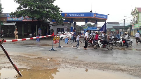 Quốc lộ 7 ở Nghệ An ngập sâu, giao thông tê liệt - ảnh 2