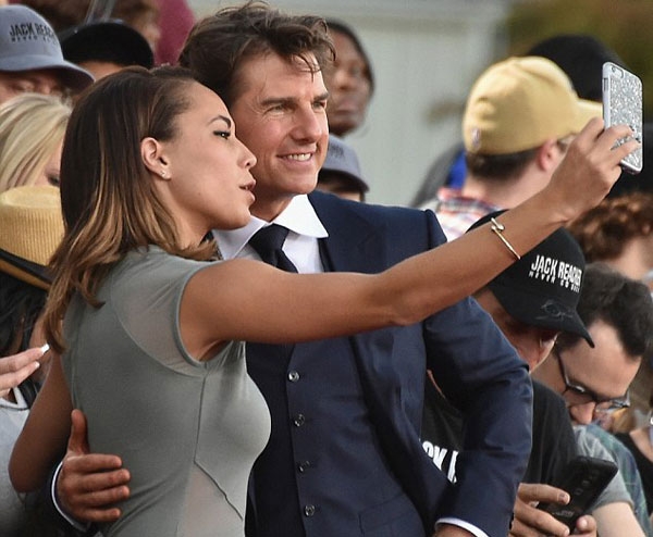 54-tuoi-tom-cruise-van-tre-trung-phong-do-don-tim-fan-nu-2